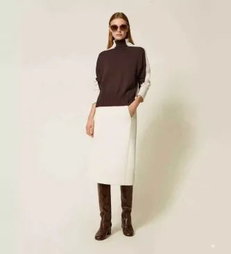Twinset för kvinnor. 252TP2191 Midikjol i vitt scuba-tyg (40), Casual, Viskos