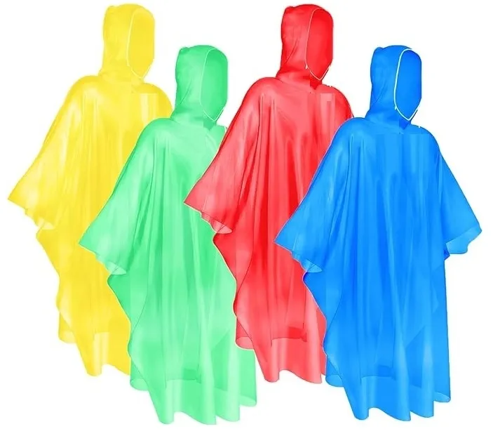Regnponcho med Huva. Praktisk, lätt och redo för oväntade regnskurar!