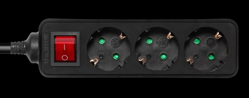 Jordad grenuttag med strömbrytare, 3xCEE 7/3 + 1xCEE 7/7, 3 meter, svart