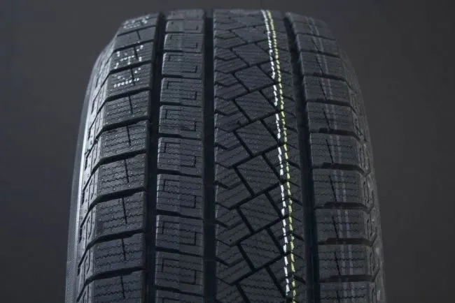 Pirelli Ice Zero Asimmetrico Plus ( 215/50 R19 93T, Nordiska vinterdäck )