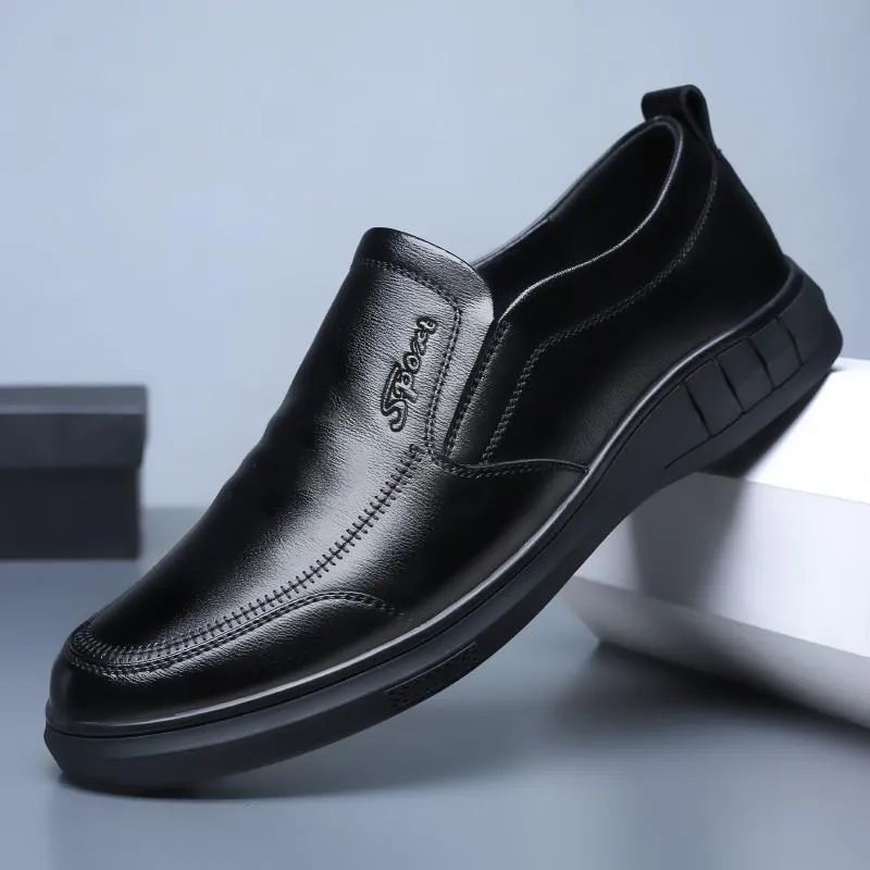 Vårnye skinnsko Herre Pure Black Casual Sko Slip-on Slip-on sko Myke såler Sklisikker kokk kjøresko 44 Svart