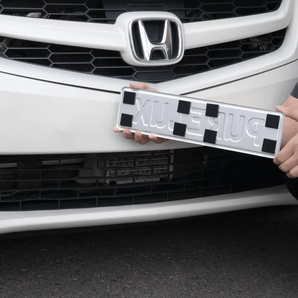 Registreringsskylthållare PURELUX Magnetic License Plate, 2 set (För två registreringsskyltar)