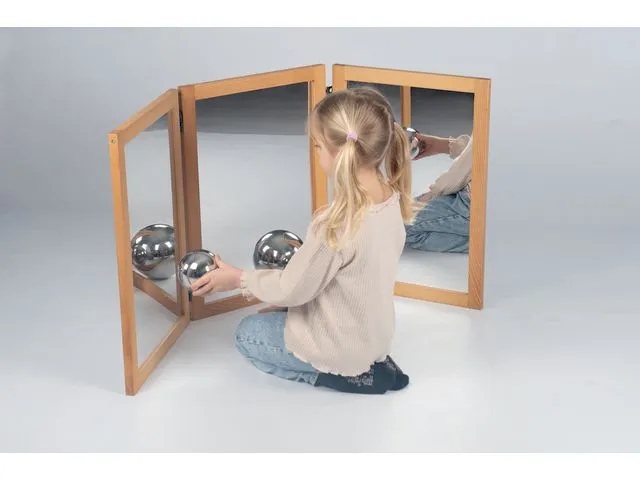 Spegel vikbar I trä