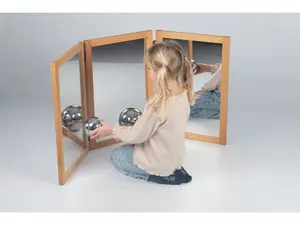 Spegel vikbar I trä