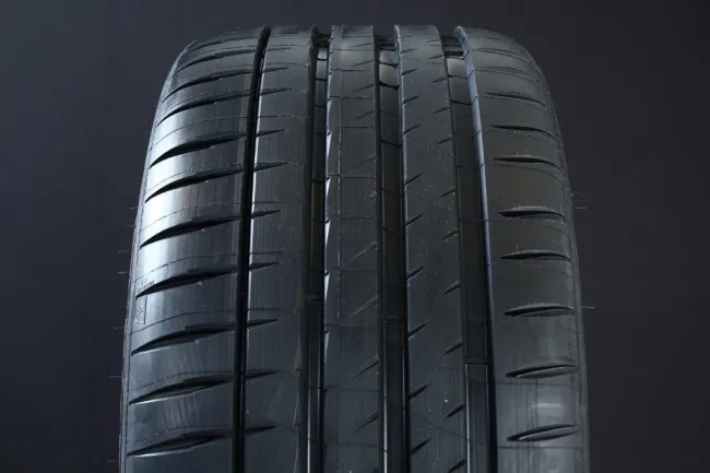 Michelin Pilot Sport 4S ( 305/30 ZR19 (102Y) XL EV Suitable, med fälgskyddslistleiste (FSL) )