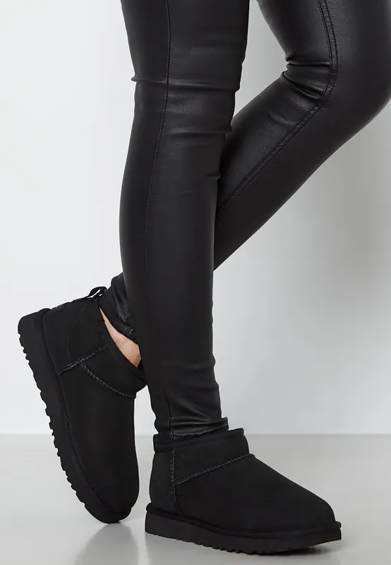 UGG för kvinnor. 1116109 Classic Ultra Mini ankelstövlar i läder svart (36), Hud, Karta, Casual