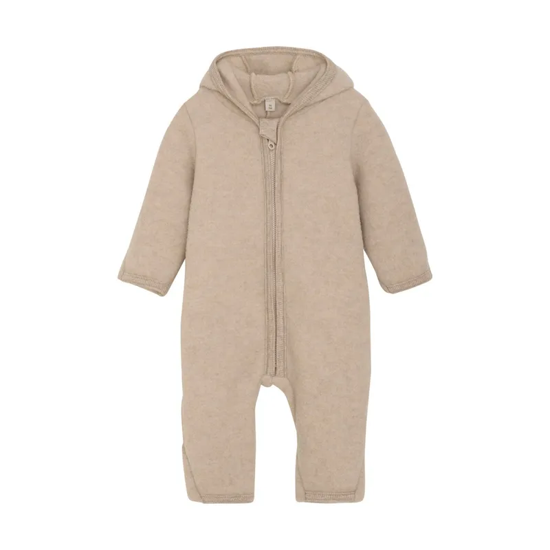 Huttelihut Overall – Ullfleece – Camel Melerad m. Öron (#9722)