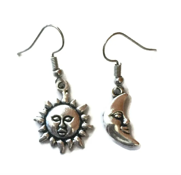 Örhängen – Sol Måne Assymetriska – Pagan Boho