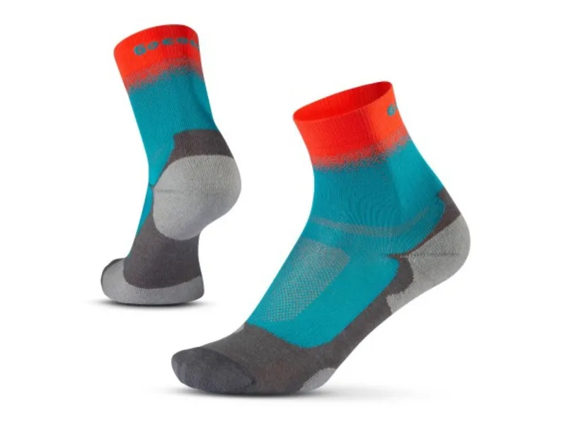 Gococo Light Sport High | Tunna löparstrumpor | Högt skaft | Snabbtorkande material