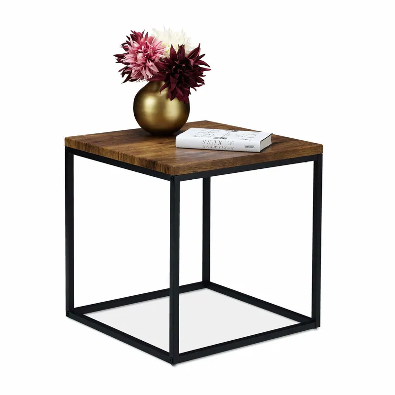 Sidobord i industriell stil