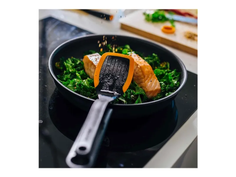 Fiskars Functional Form stekspade 29 cm Svart