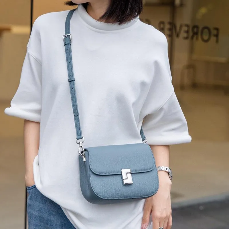 Koreansk versjon av den populære lille skinnvesken Seniorfølelse Liten veske Dame Crossbody-veske Enkel skulderveske Dameveske 20.5 wide * 15 high * 7 thick CM