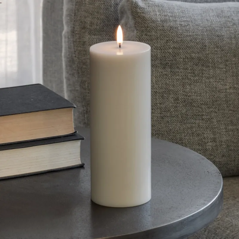 PILLAR LED-ljus, ljusgrått, höjd 20 cm, vax - Uyuni Lighting - Vardagsrum - Annat - Med en ljuskälla