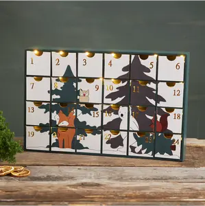 Adventskalenderhus i trä