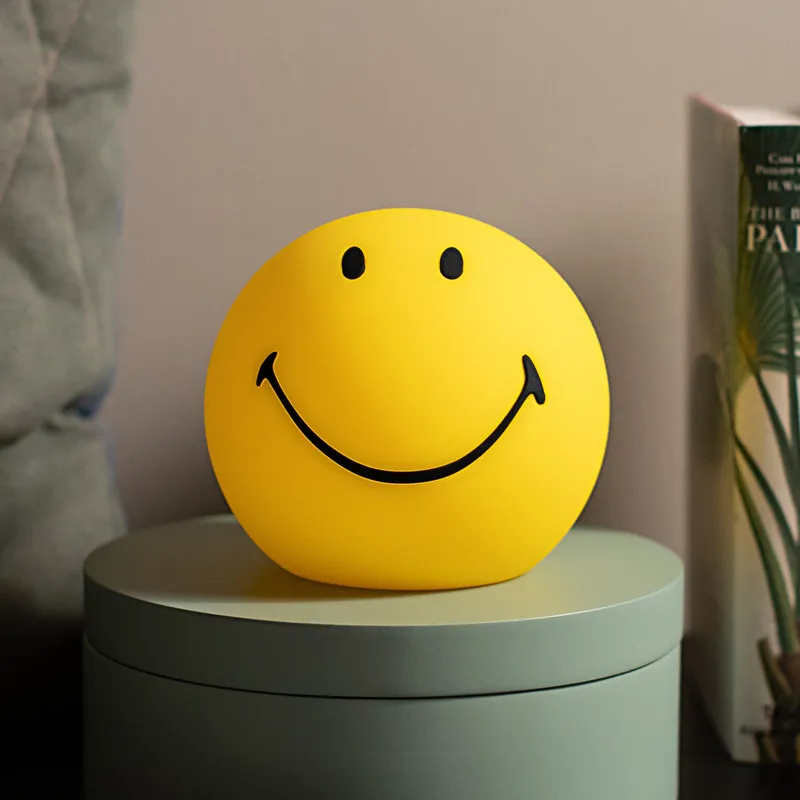 Smiley Bundle of Light LED-nattlampa, höjd 11 cm - Mr Maria - Barnrum - Plast