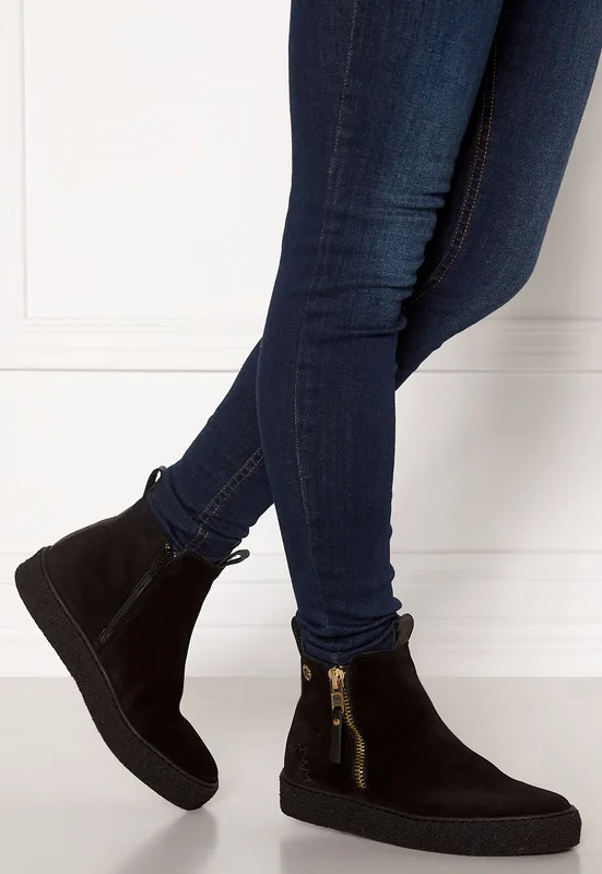 Mount V. Zip Boots (#2525)