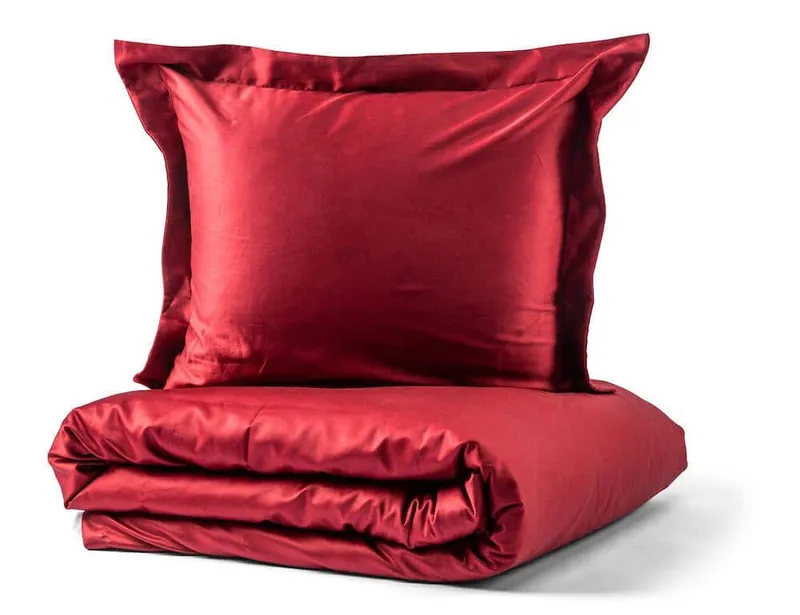 Kosta Bäddset – 2-pack Manchester Satin Vinröd