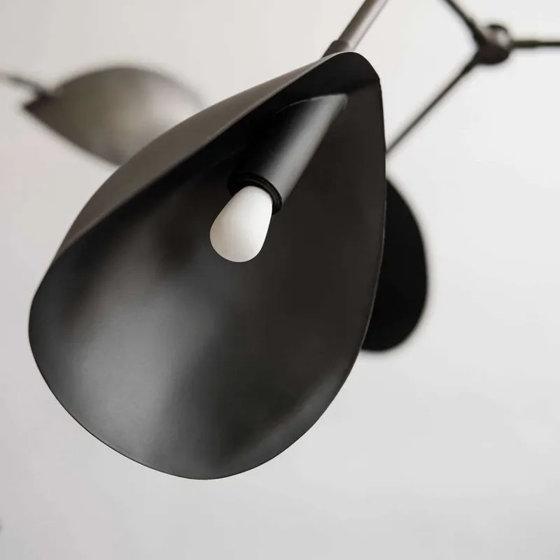 Stingray-ljuskrona i brons, 70 cm, 8 lampor - 101 Copenhagen - Vardagsrum - Design - Aluminium - Med flera ljuskällor