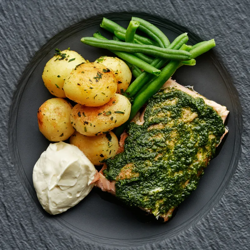 Lax med Chimichurri och örtrostad potatis