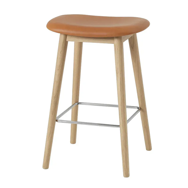 Muuto, Fiber barpall låg Wood Base – 65 cm – Refine Leather Cognac Oak