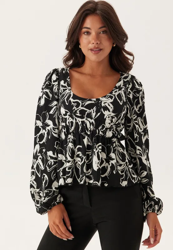 Structure Flounce Top
