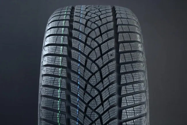 Goodyear UltraGrip Performance + ( 195/60 R18 96H XL, EDT )
