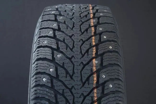 Nokian Hakkapeliitta C4 ( 225/75 R16C 121/120R 10PR Aramid Sidewalls, Dubbade )
