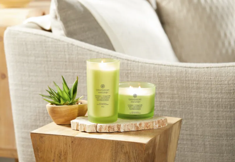 Chesapeake Bay Scented candle with wooden lid – Lemongrass Eucalyptus