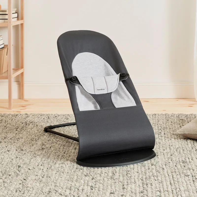 BabyBjörn Balance Soft Babysitter Vävd Jersey, Mörkgrå/Grå – Bäst i test