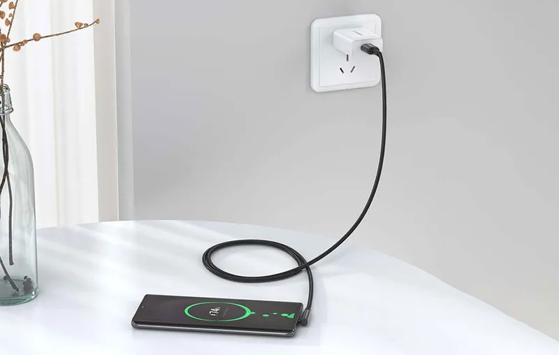 US317 USB till USB-C kabel vinklad 2m – Svart