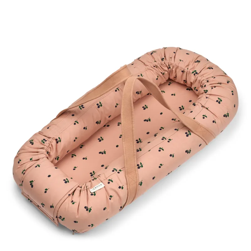 Köp 2 få 20% | LIEWOOD Gro Babynest Mini Berry/Pale Tuscany