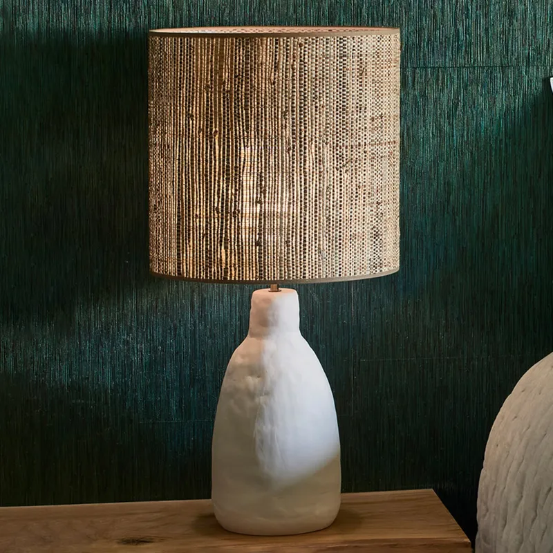 Portinatx L bordslampa Höjd 77 cm vit – MARKET SET – Vardagsrum – Design – Keramik – Med lampskärm