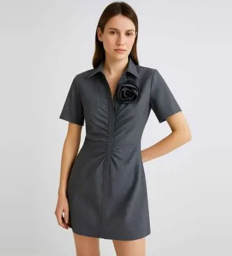 Marella för kvinnor. 2523226054200 Kort klänning med blombrosch Cappa grå (40), Casual, Polyester, Kort ärm
