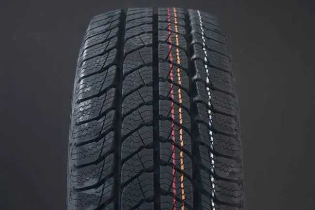 Uniroyal Snow Max 3 ( 215/70 R15C 109/107R 8PR )
