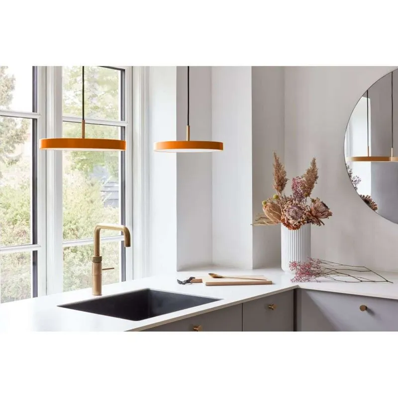 Asteria Taklampa Mini Orange/Black Top – UMAGE – Vardagsrum – Metall