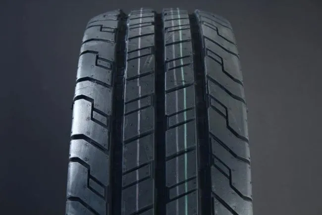 Continental ContiVanContact 100 ( 235/65 R16C 115/113R 8PR )