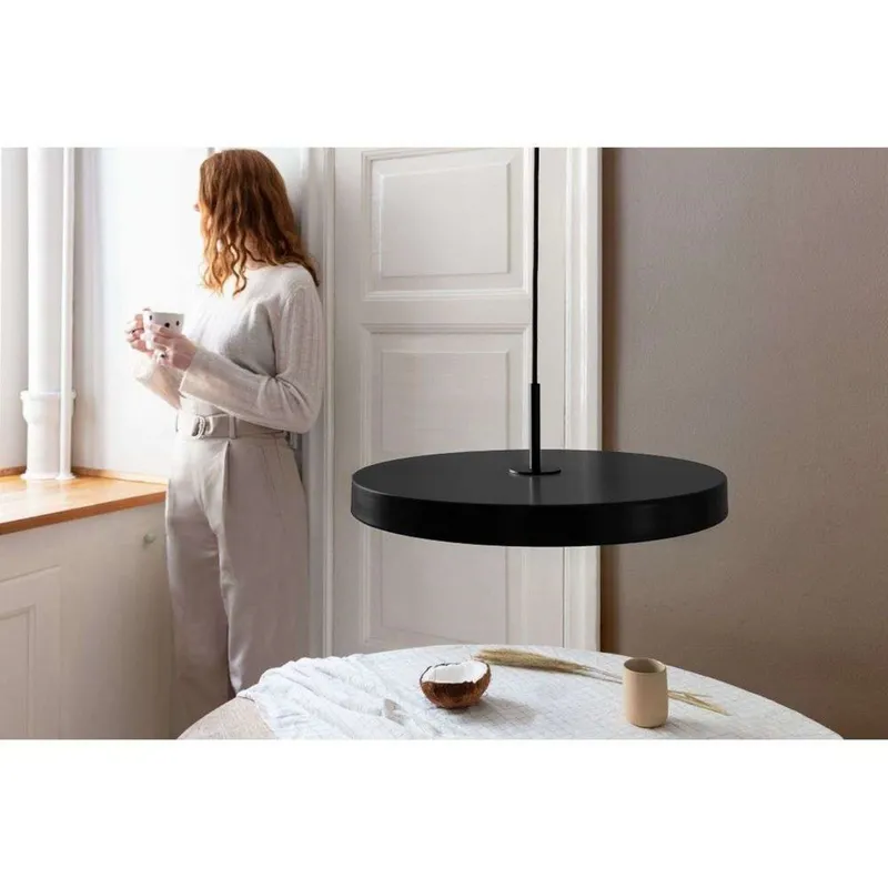 Asteria Taklampa Mini Saffron Yellow/Black Top – UMAGE – Vardagsrum – Metall