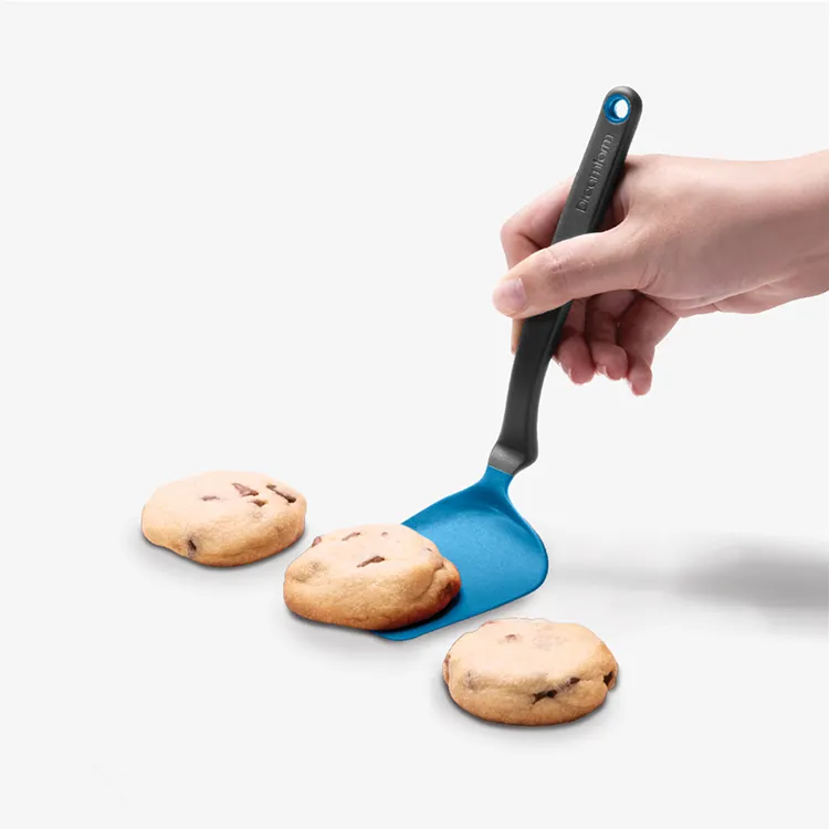Liten stekspade, Mörkblå