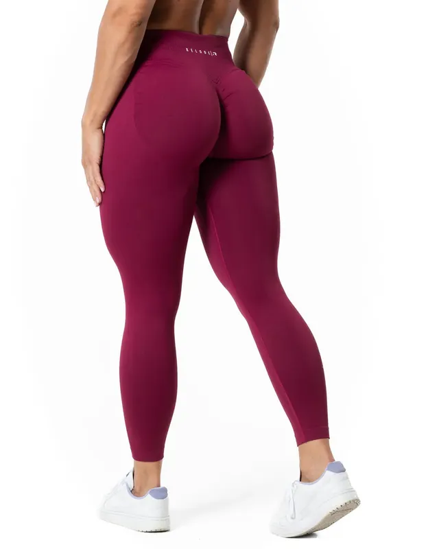 Aura Seamless Scrunch Tights - Cherry (#4389)