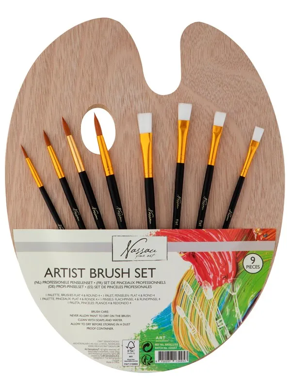 Nassau Wooden palette with 4 flat and 4 round brushes
