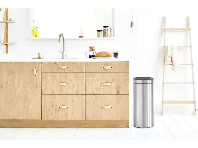 brabantia Touch Bin New - rubbish bin - 30 L - matt steel