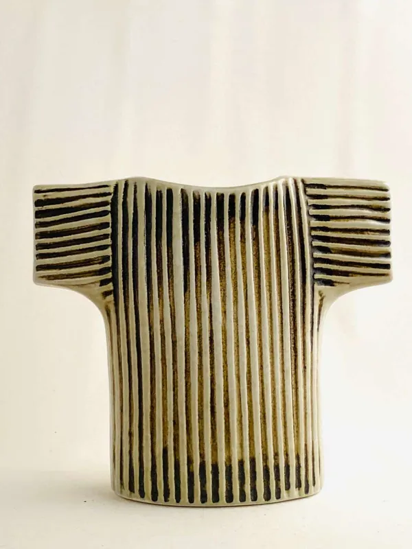 Gustavsberg – Garderob – Vas – Tröja design Lisa Larson