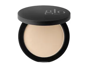 Glo Skin Beauty Pressed Base Golden Light – 9 g