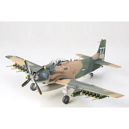 TAMIYA 61073M Douglas A-1J Skyraider USAF Metallic edition