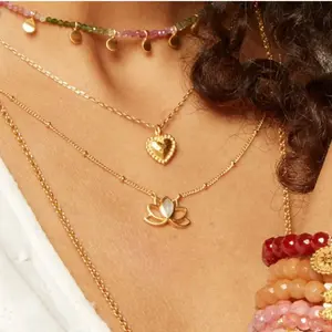 Halsband Open Lotus Moonstone Gold - Satya