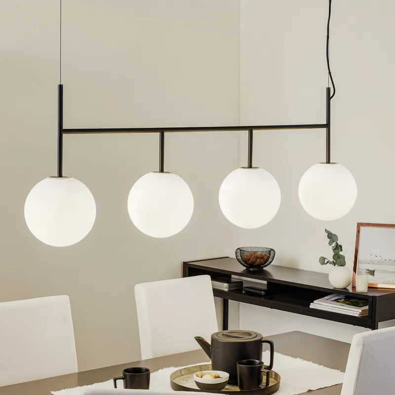 TR Bulb pendellampa, 4-lampa, svart/opal - Audo Copenhagen - Vardagsrum - Design - Metall - Klot