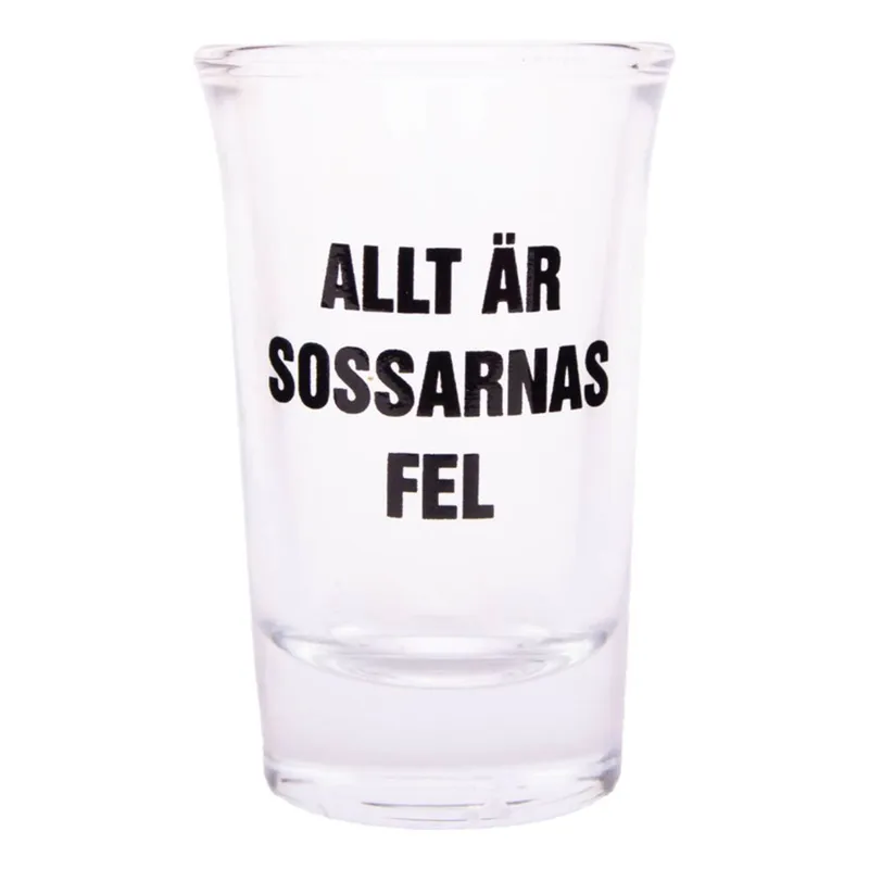 Snapsglas med Text – Allt är Sossarnas fel