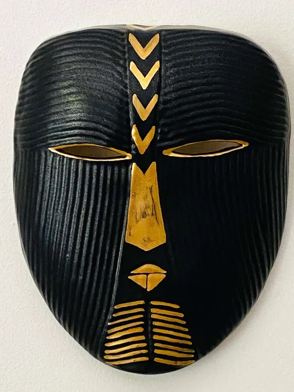 Gustavsberg – Mask- Mytologisk mask Guld / Svart design Lisa Larson