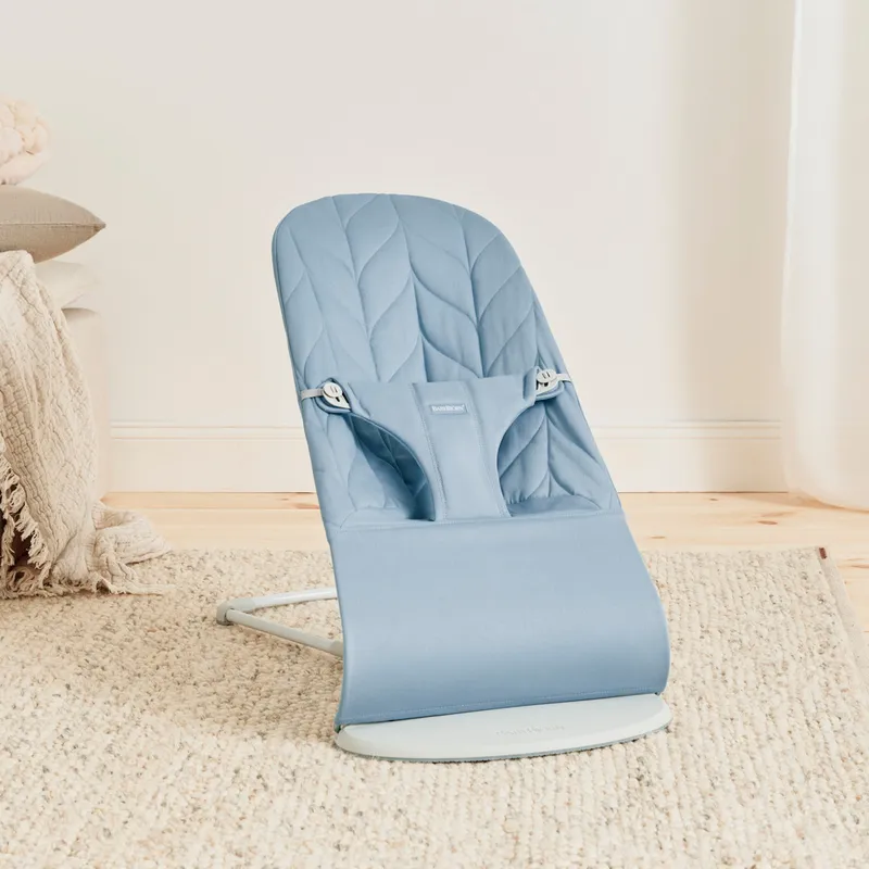 BabyBjörn Bliss Babysitter Vävd Bladmönstrad Quilt, Blå