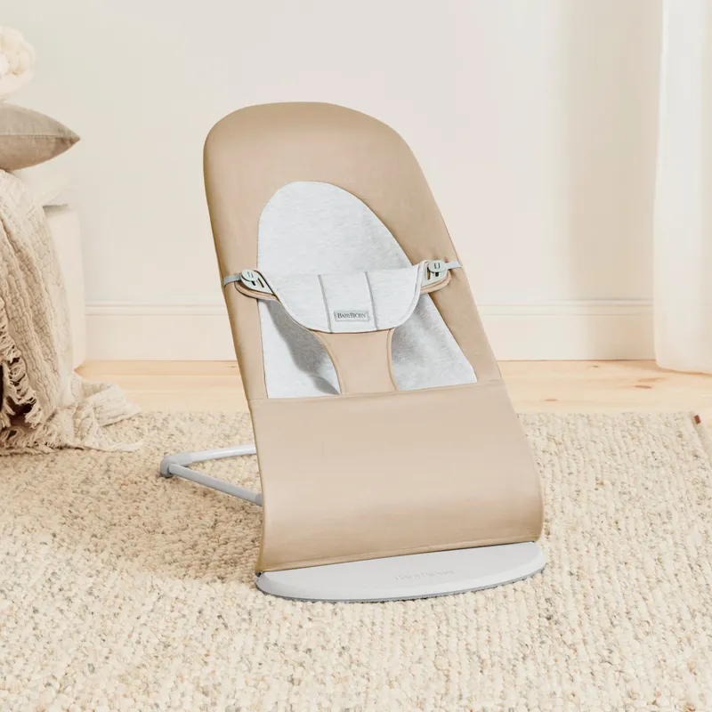 BabyBjörn Balance Soft Babysitter Vävd Jersey, Beige/Grå - Bäst i test